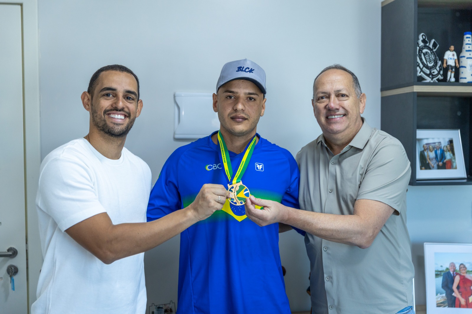 Ciclista Henrique Lima, campeão brasileiro de Downhill, é recebido na Prefeitura de Santa Cruz do Capibaribe